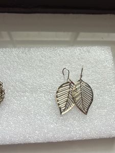LIGHWEIGHT EARRINGS