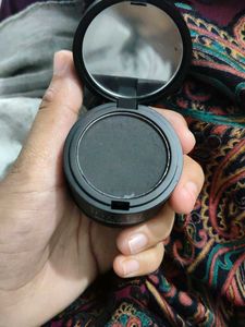 I am selling a nish hairline powder