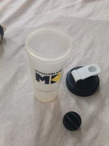 MuscleBlaze Shaker Bottle