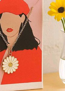 Daisy Pendant Necklace