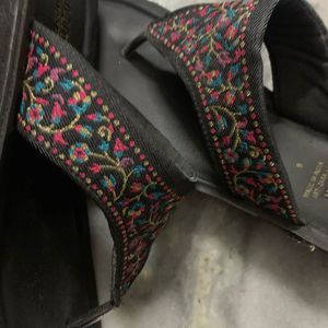 black slippers for women