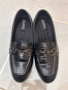 ZAIRA Black Women Loafer