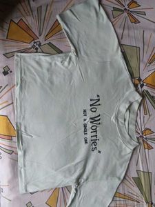 No Worries Graphic Tee