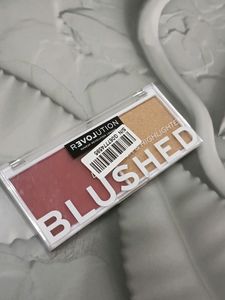 Makeup Revolution Highlighter/Blusher Duo❤️😍