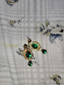 Green Jewelry Set With Earrings