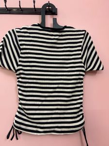 Zudio Black &amp; White Ribbed Tshirt
