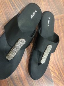 V-Walk Black Slippers