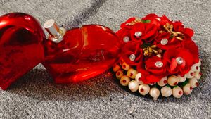 1 Half Fill Perfume And Hair Accessory