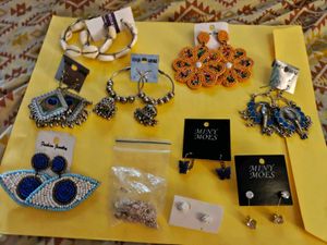 9 Earings+ 1 necklace