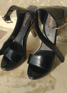 Balck Heels!!!!Must Grab