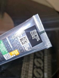 Garnier Sunscreen &amp; Cleanser Set