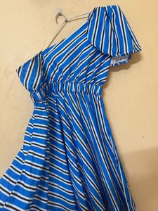 Beautiful 💙🤍one Shoulder 1 Pis