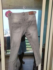 Highly Distressed Jeans In Grey