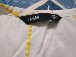 whote gown with yellow stripe