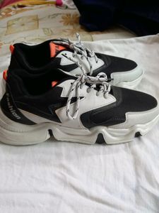 WANN UK 8 SIZE SPORTS NEW FANCY SHOES.