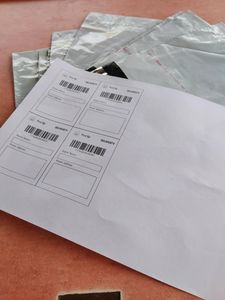 PAKING BAGS AND NON STICKY LABELS