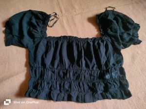 Forever 21 Black off the shoulder Fancy top 🖤🎀