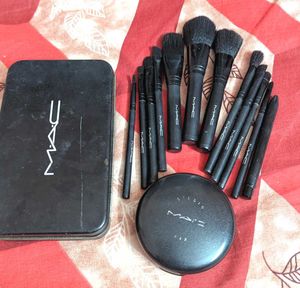 ✨COMBO✨M.A.C Cosmetics Powder Plus Compact &amp; brush