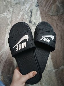 Premium Nike Slides (UNISEX)