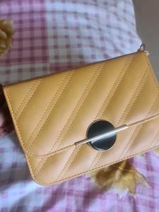 Chic Tan Handbag – Like New!