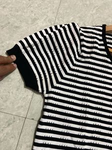Black And White Lining T Shirt For Women’s