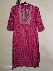 Pink 🌸 Festive Lightweight Kurti..