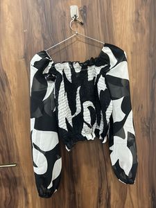 Ribbed Top With Balloon Sleevs