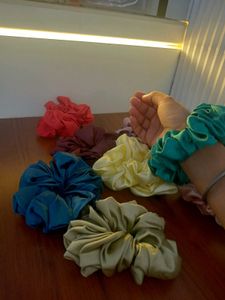Bundel Of 10 Big Scrunchies