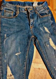 🎀 Distressed Jeans 👖