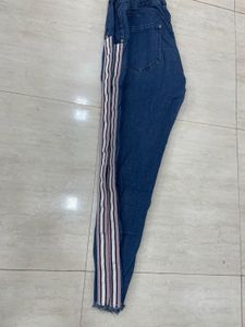 💥Edge &amp; Shine: HUE Distressed Shimmer Jeggings! ✨