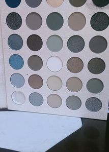 Ucanbe Eyeshadow Palette