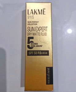 Lakme Sun Expert Dry Matte Fluid