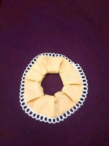 Handmade Laced Scrunchie💗