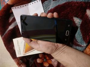 Samsung Galaxy J7 MAX