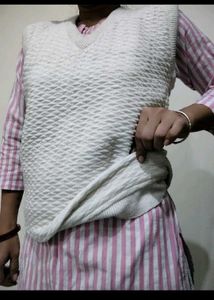 Black,White Sweater And Free Winter Cap😮👍