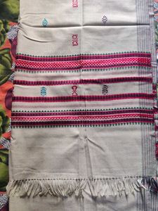 Elegant Ethnic Shawl in woolen style