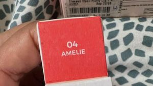Sealed Blessed Moon Fluffy Lip Tint - Amelie 04
