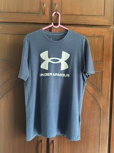 Under Armour Graphic Tee Size M