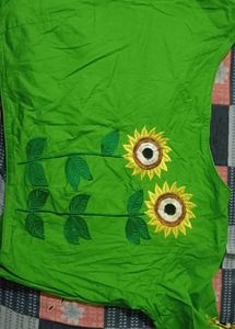 💚 Green Embroidery Blouse