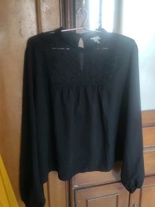 Black ⚫top