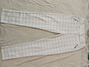 BRAND NEW WHITE JEGGINGS
