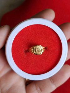 beautiful new born babies fingers ring gold