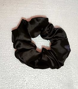 4 Black Scrunchies with Pearls
