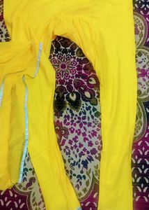 Kaliyon Wala Ambrella Suit Pajami Dupatta Sath Mei