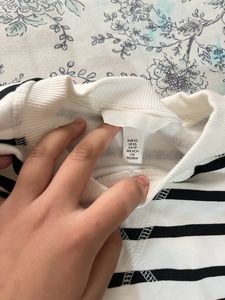 H&amp;M Sweatshirt in Newest Condition.