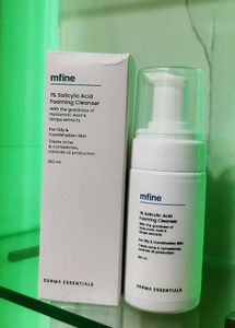 Derma Essentials Mfine Cleanser