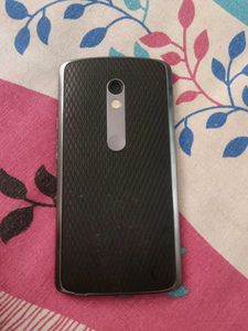 Motorola Phone - Cracked Screen