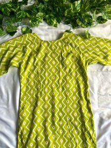 Women’s Green Geometric Print Kurta