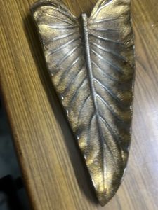Leaf Design Showpiece