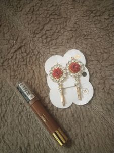 Matt Lipstick With Stone Hair Clip (Combo Offer)